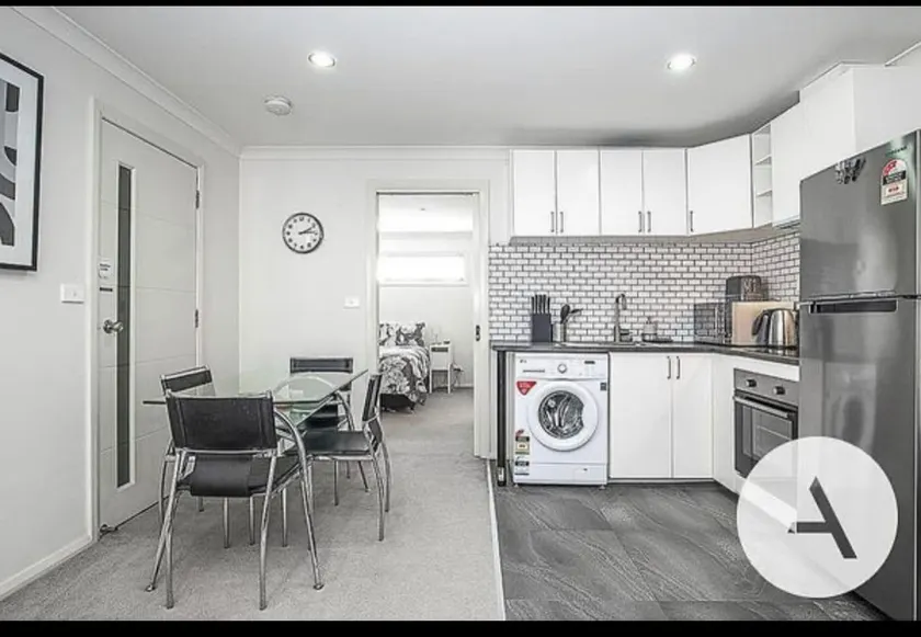 Modern cottage central location - Image 1