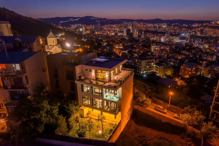 Entire House - Cityscape Retreat: The View - Image 1
