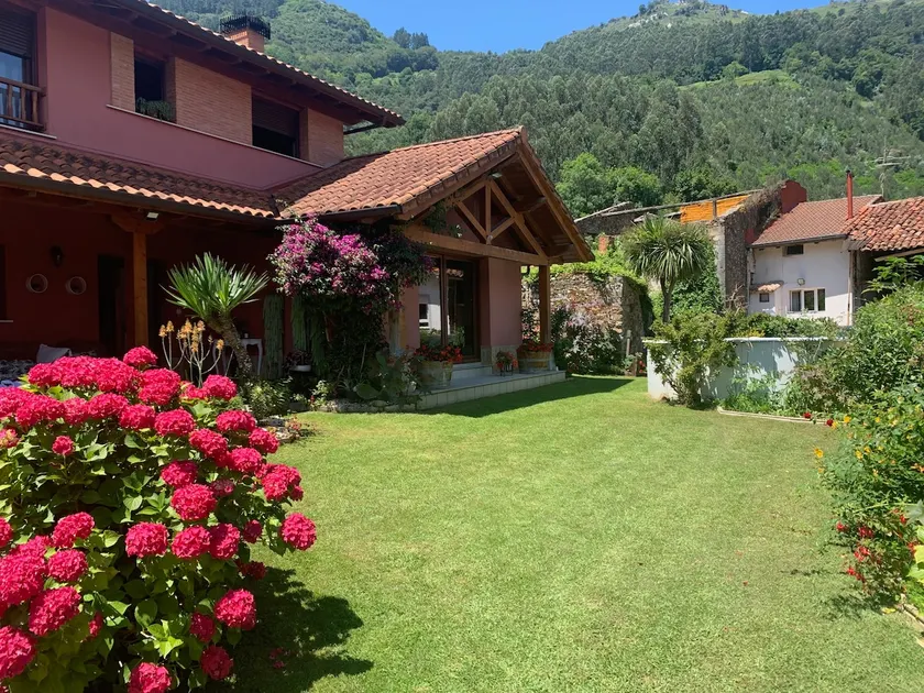 Casa roja - Image 1