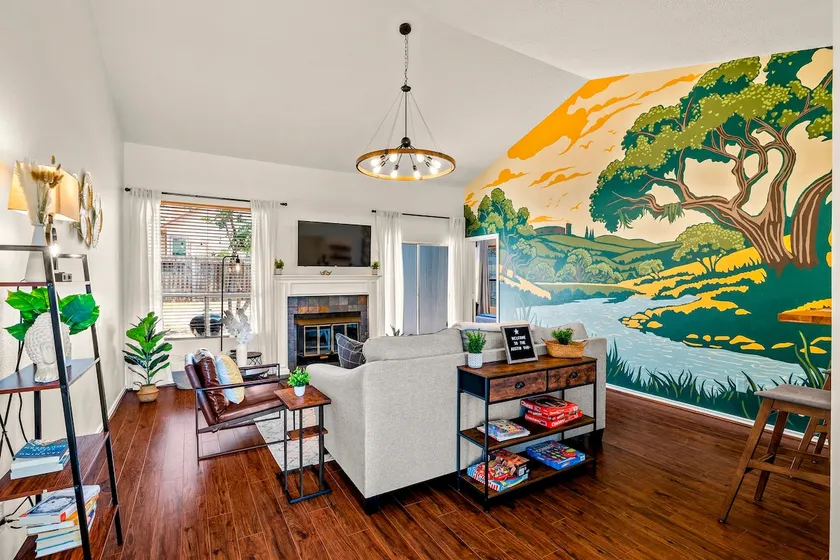 The Austin Oak! Single level 3 bedroom charmer! - Image 1
