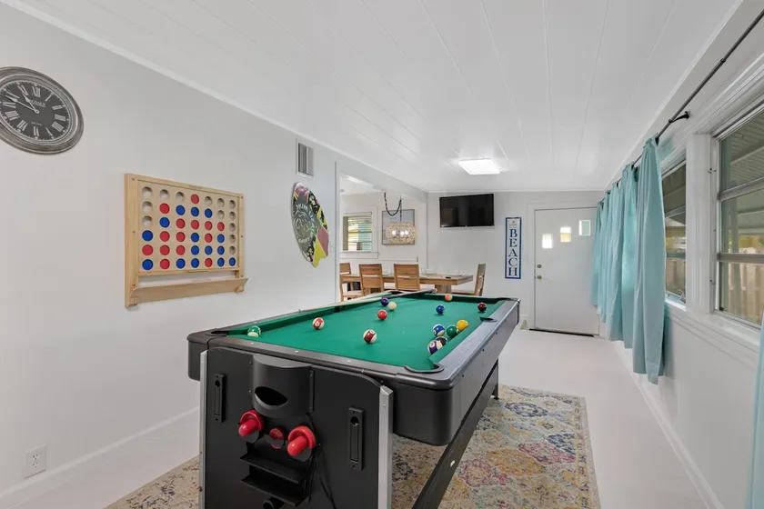 Heated pool, 5min->beach, games, JetTub, King bed - Image 1
