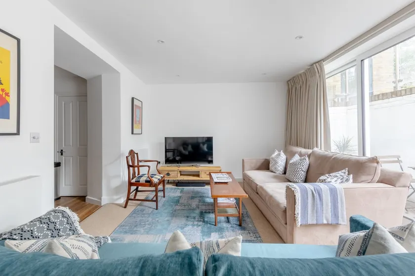 Beautifully Refurbished 2BD Flat- Clapham - Image 1