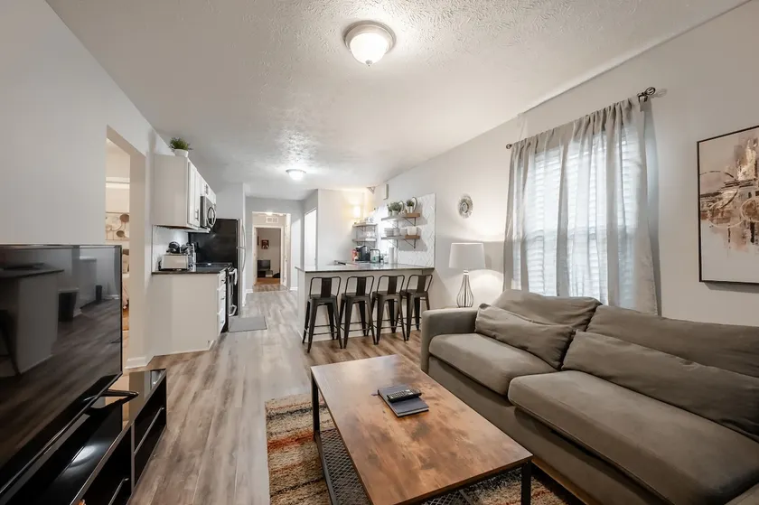 *Derby City Sanctuary- 4 bed 2 bath renovated home - Image 1
