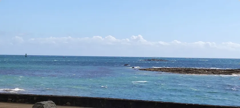 Bright 74 m² beachfront 2 bedroom - Image 1