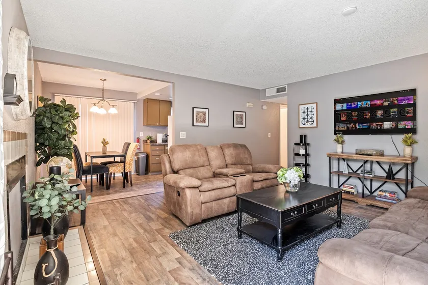 Combined 3BR/3BA in Citrus Heights | Free Parking - Image 1
