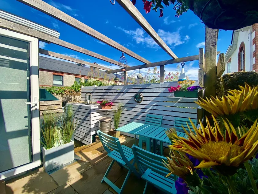 Galway Stay with Outdoor Patio - Sleeps 5 - Image 1