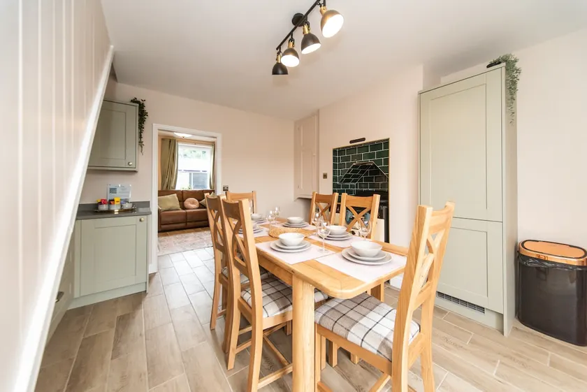 The Bell Chime, renovated 3 bedroom cottage in Matlock - Image 1