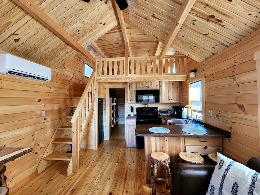 Monument Log Cabin - Image 1