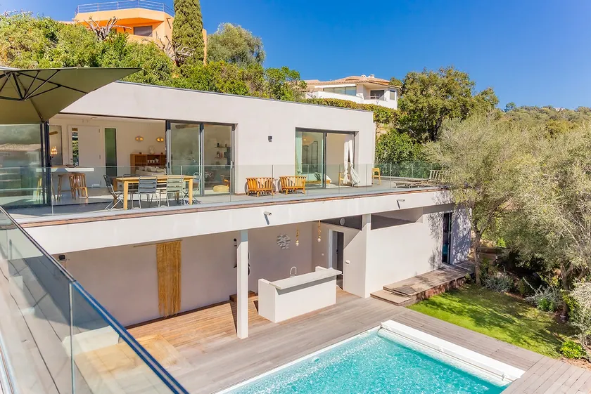 Modern villa with private pool just two minutes from the sea. - Image 1