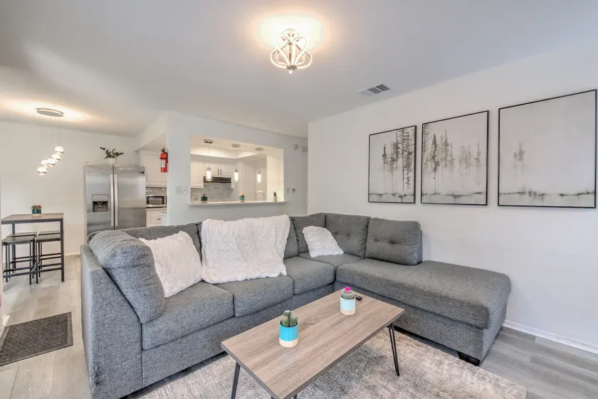 Lamplight Village Modern 2bd/2br - Image 1