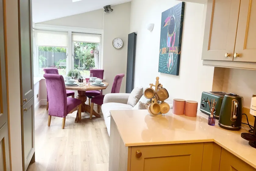 Fashionable Chic Townhouse in D4 - Image 1