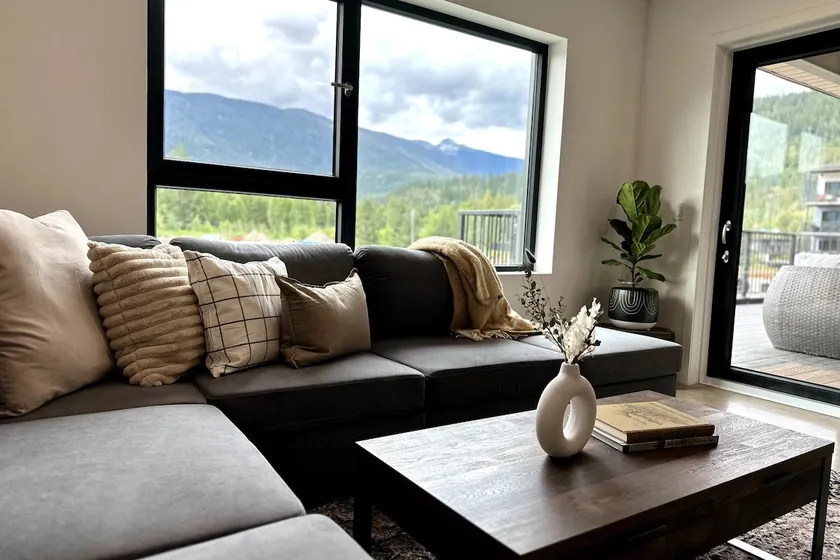 Powder Palace |Spa, Gym, Pilates, Dining Nearby - Image 1