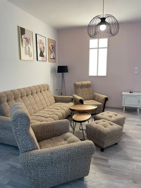 3 BR Apt, Spacious, Near South Park - Image 1