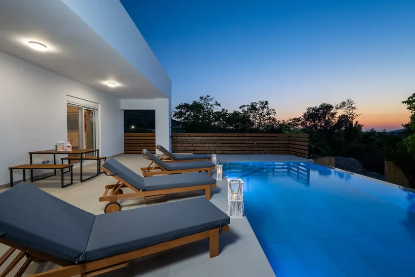Aelia Luxury Villa - Image 1