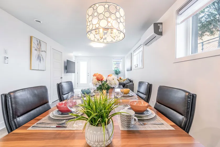 New Stylish 3-beds free parking close to Dix 30&DT - Image 1