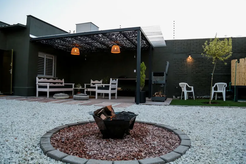 7 minutes from the airport/with barbecue and garage - Image 1