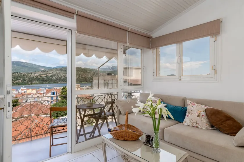 Superb downtown flat with sea-view - Image 1
