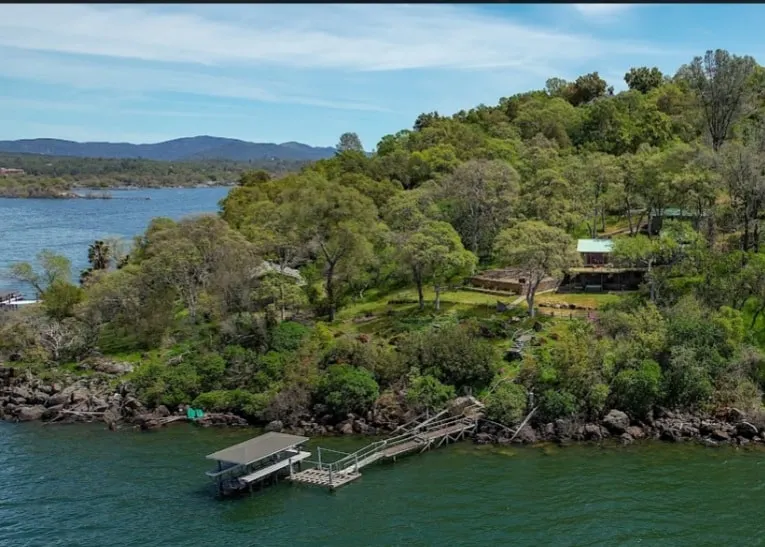 Hottest Property on the Lake! Views Forest Private - Image 1