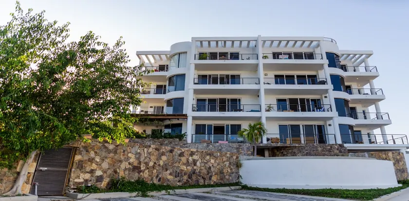 Large Condo with Ocean View - Image 1