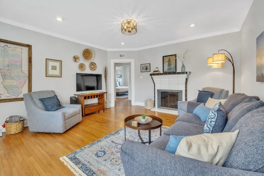 Chic Downtown 2BR Condo walk to The Well Arena - Image 1