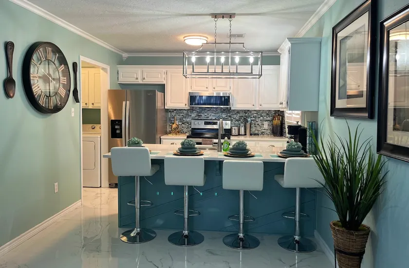 Clean and Cozy Condo - Image 1