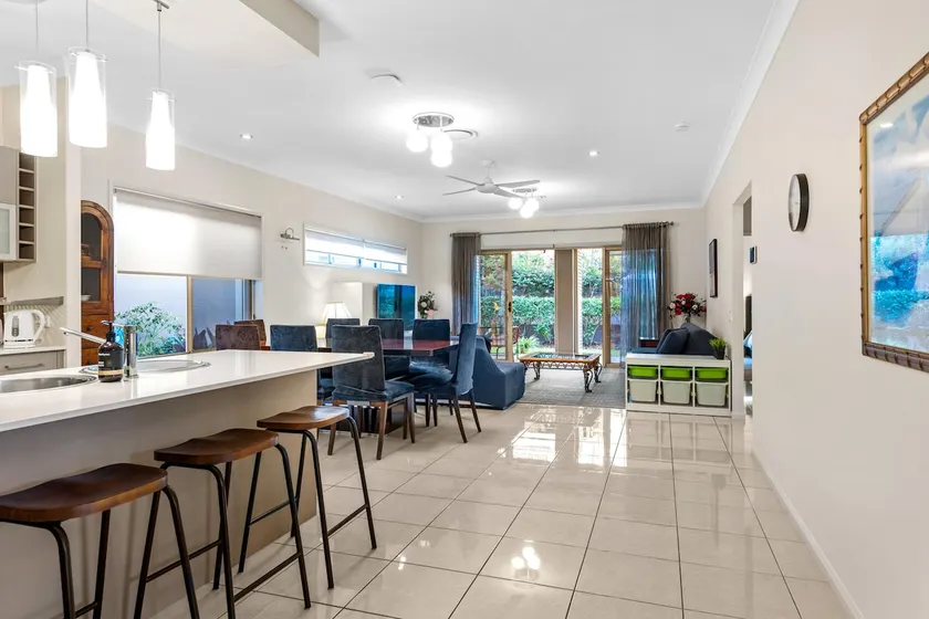Open Plan! 3 Bedroom House - Taringa - Image 1