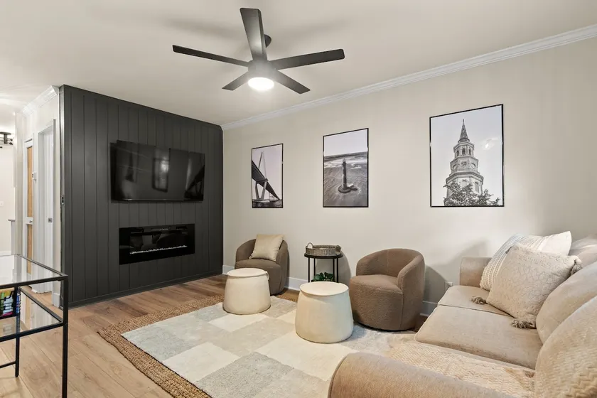 Entire Townhome Near Downtown Charleston & Airport - Image 1