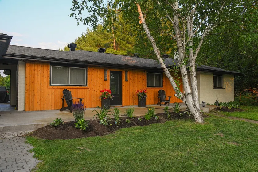 Waterfront Cottage with Hot Tub and Games Room - Image 1