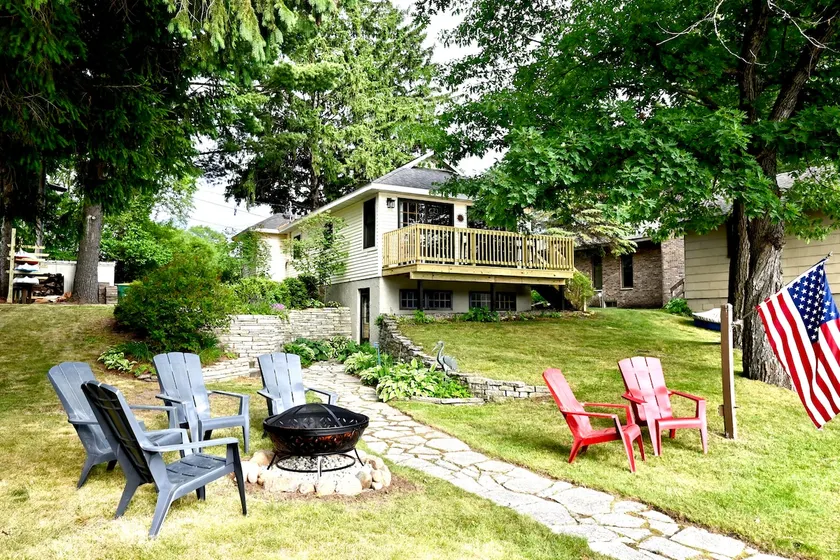 Waterfront house on Miner Lake- Waupaca Chain - Image 1