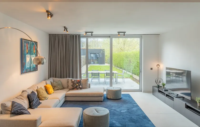 Modern & Spacious House - Image 1