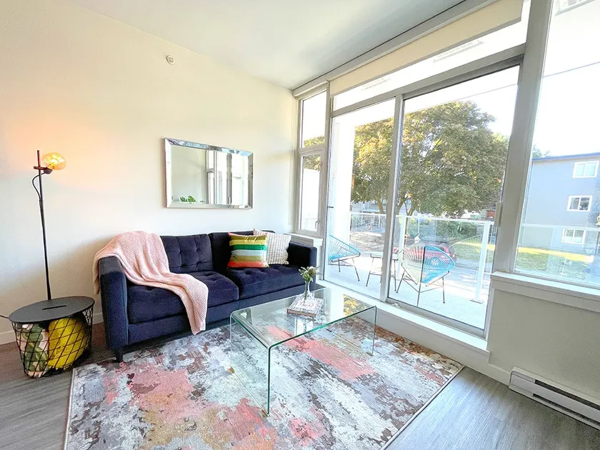 Entire apartment + parking in pleasant Mount Pleasant - Image 1