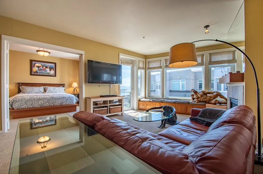 Luxurious 2BR Penthouse in the Heart of Seattle! - Image 1