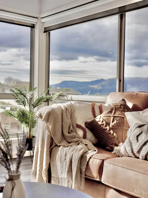 Sunny Hobart home: mountain & water views - Image 1