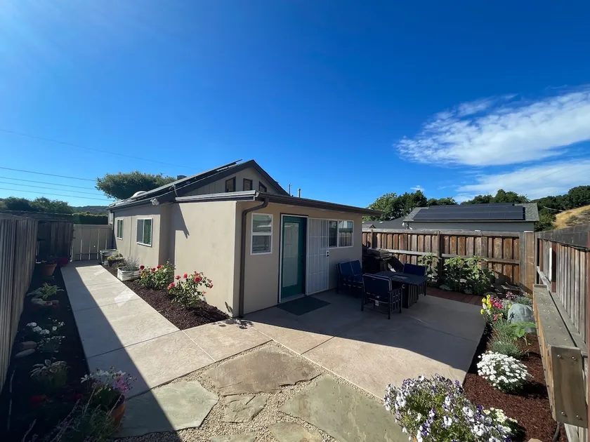 The Little House — 2BR 1 BA / Kitchen / Patio - Image 1