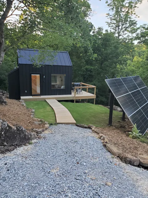 Off-Grid Scandinavian Cabin 15 mins from UofA - Image 1