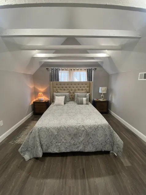 Stylish 3rd-Floor Hideaway – Perfect for Couples - Image 1
