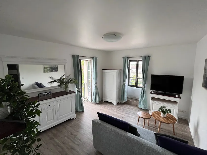 Apartment in the center of Houdan - Image 1