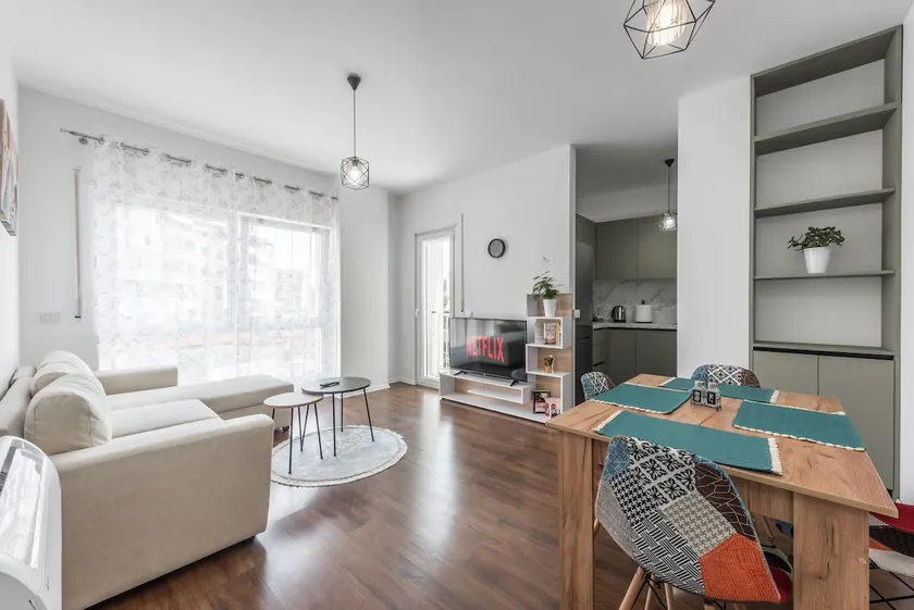 Sunny Central Apartment 3*Free Private Parking* - Image 1