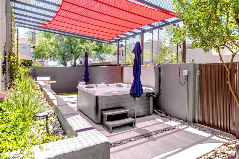 Modern Garden Loft with Spa - Image 1