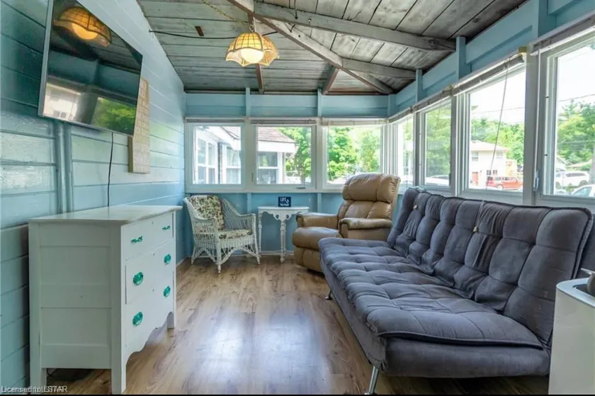 Classic Grand Bend Beach House - Image 1