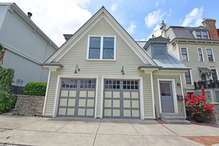 Bright & Cozy 1BR in Charming Mt Adams + Parking - Image 1