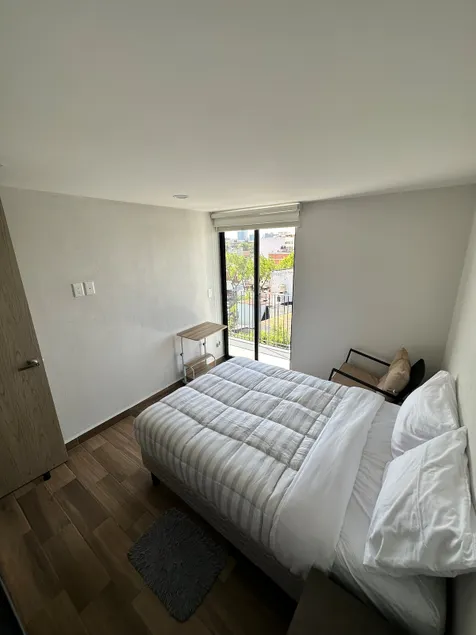 3 Bedroom 2 Bathroom Apartment - Image 1