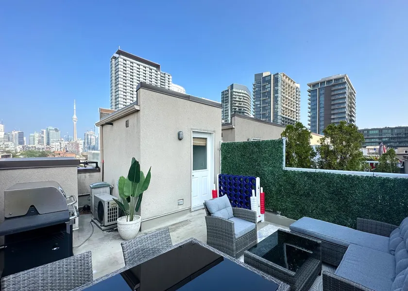 Townhome with Private Rooftop Terrace - Image 1