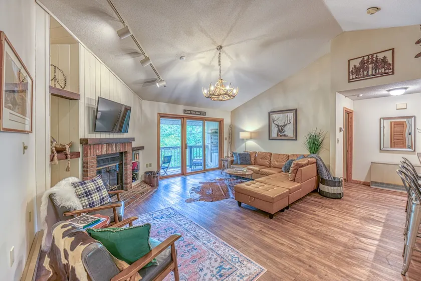 Luxe Riverfront Escape - Image 1