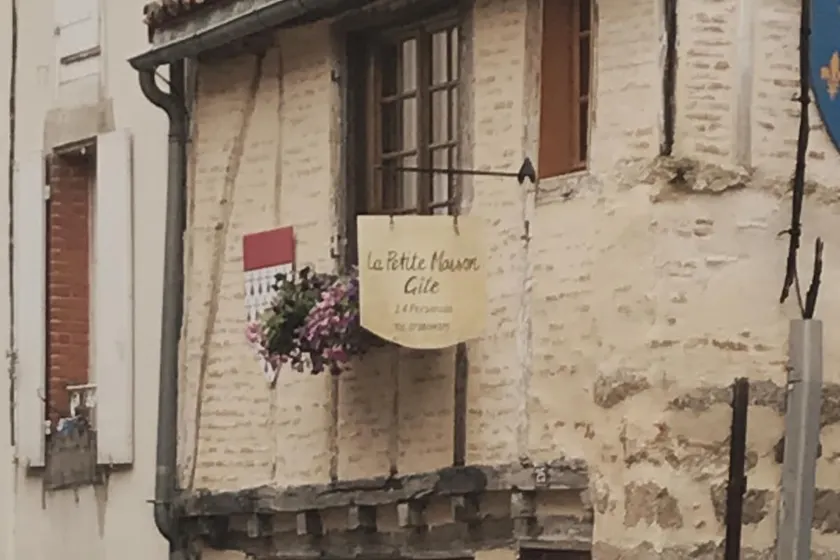 Small medieval house - Image 1