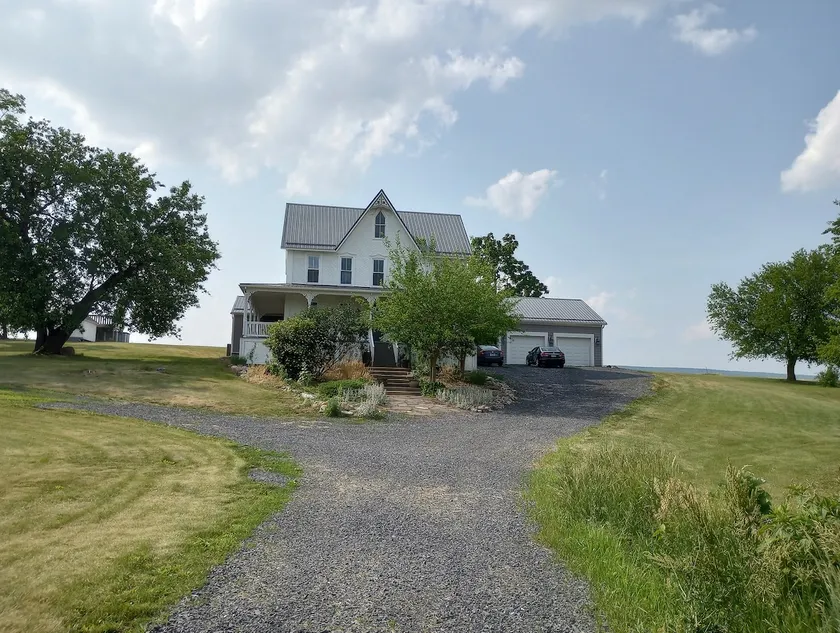 Centre Hall Farmhouse - Image 1