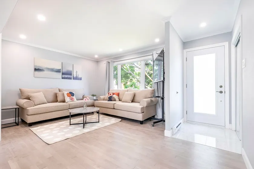 Elegant Cozy Retreat | Two Free Parking Spots - Image 1