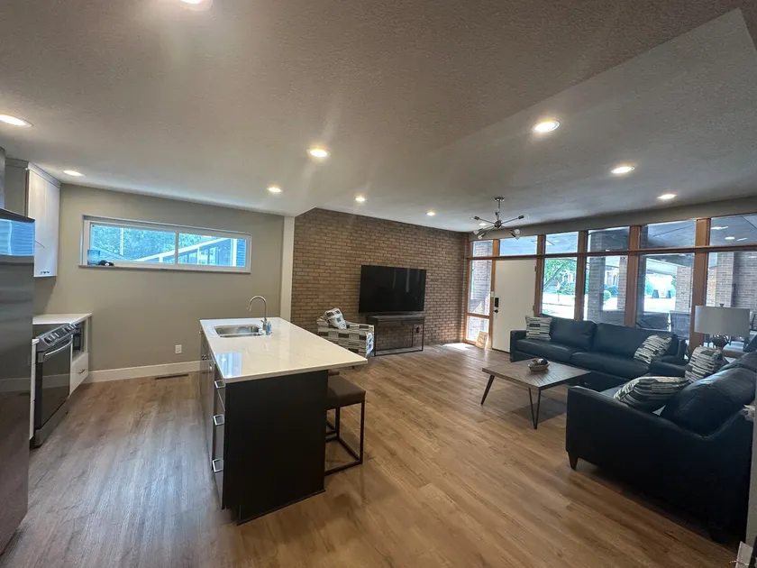 Newly renovated 3 bed, 2 bath in DORA limits! - Image 1