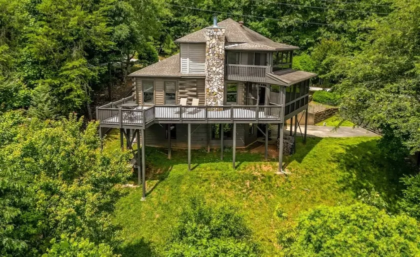 Gorgeous Lake View Log Cabin with Hot Tub! - Image 1