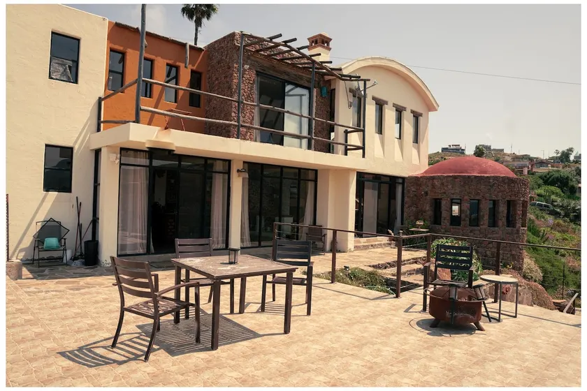 Beautiful House in La Mision - Image 1